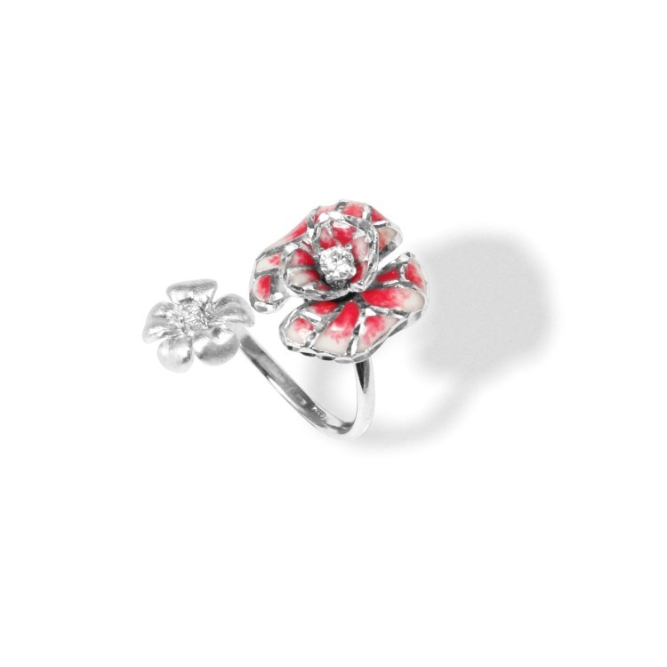 Серебряное кольцо с фианитами.